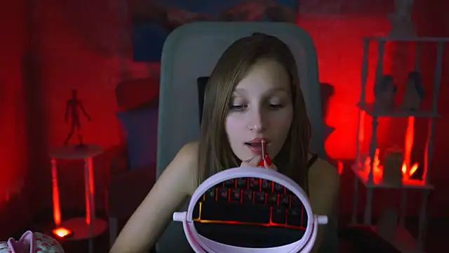 Snapshot of EllaHorton chatting on 02.08.25 EllaHorton online show from 02.08.25