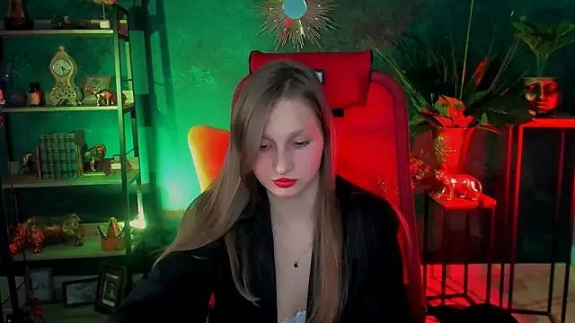 Snapshot of EllaHorton chatting on 02.28.25 EllaHorton online show from 02.28.25