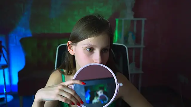 Snapshot of EllaHorton chatting on 03.01.25 EllaHorton online show from 03.01.25