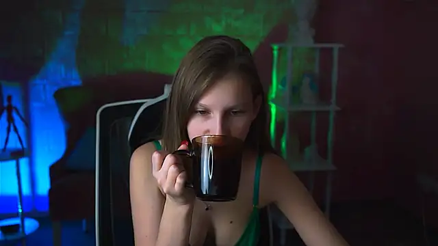 Snapshot of EllaHorton chatting on 03.02.25 EllaHorton online show from 03.02.25