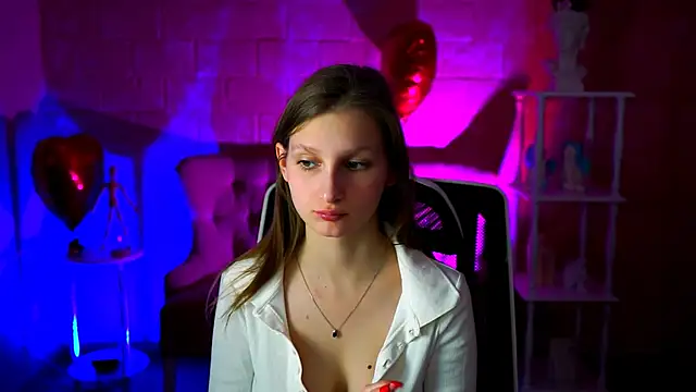 Snapshot of EllaHorton chatting on 03.03.25 EllaHorton online show from 03.03.25