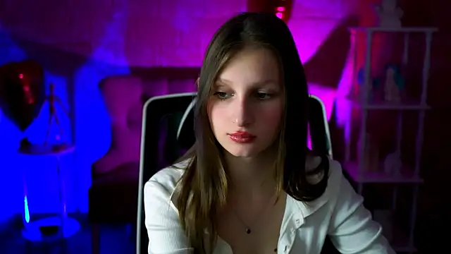 Snapshot of EllaHorton chatting on 03.03.25 EllaHorton online show from 03.03.25