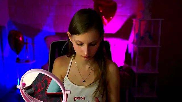 Snapshot of EllaHorton chatting on 03.05.25 EllaHorton online show from 03.05.25