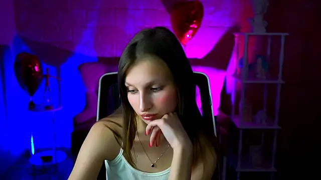 Snapshot of EllaHorton chatting on 03.05.25 EllaHorton online show from 03.05.25