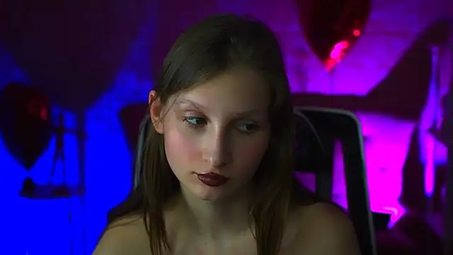 Snapshot of EllaHorton chatting on 03.07.25 EllaHorton online show from 03.07.25