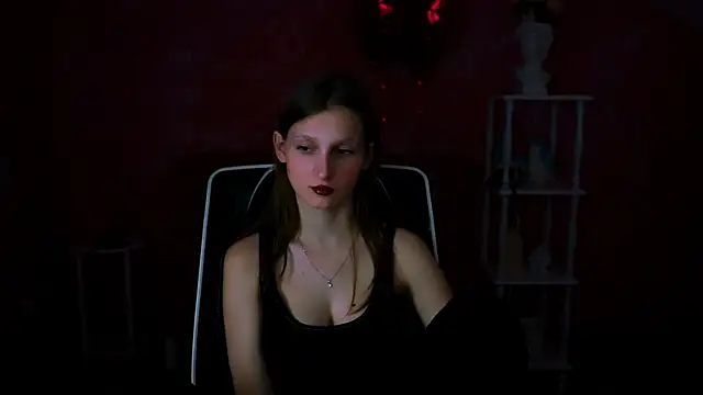 Snapshot of EllaHorton chatting on 03.09.25 EllaHorton online show from 03.09.25