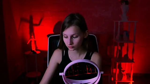 Snapshot of EllaHorton chatting on 03.12.25 EllaHorton online show from 03.12.25