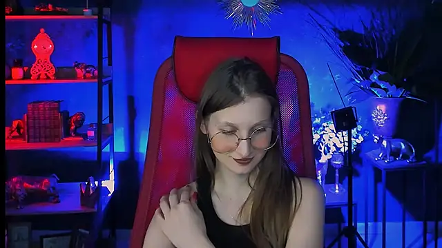 Snapshot of EllaHorton chatting on 03.13.25 EllaHorton online show from 03.13.25