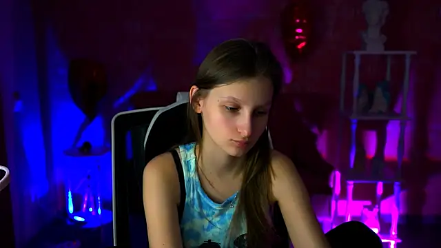 Snapshot of EllaHorton chatting on 03.15.25 EllaHorton online show from 03.15.25