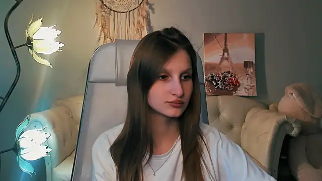 Snapshot of EllaHorton chatting on 03.18.25 EllaHorton online show from 03.18.25