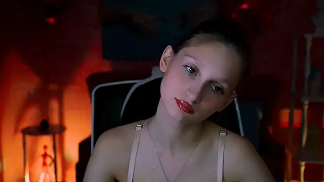 Snapshot of EllaHorton chatting on 03.22.25 EllaHorton online show from 03.22.25