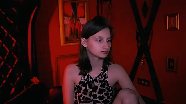 Snapshot of EllaHorton chatting on 10.04.25 EllaHorton online show from 10.04.25