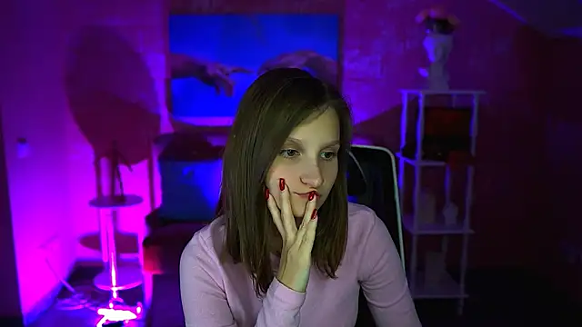 Snapshot of EllaHorton chatting on 10.11.25 EllaHorton online show from 10.11.25