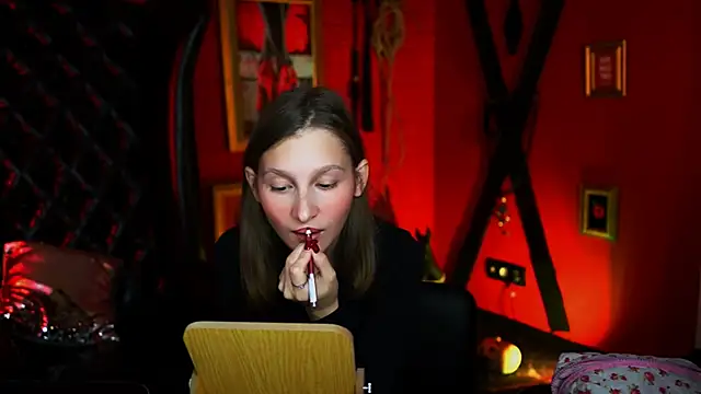 Snapshot of EllaHorton chatting on 11.09.25 EllaHorton online show from 11.09.25