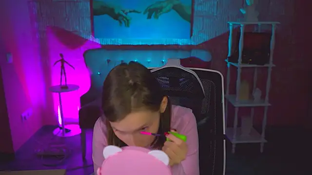 Snapshot of EllaHorton chatting on 11.11.25 EllaHorton online show from 11.11.25