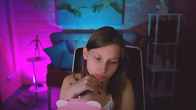 Snapshot of EllaHorton chatting on 11.19.25 EllaHorton online show from 11.19.25