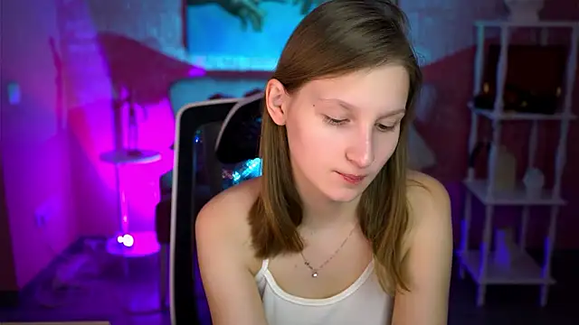 Snapshot of EllaHorton chatting on 03.01.26 EllaHorton online show from 03.01.26