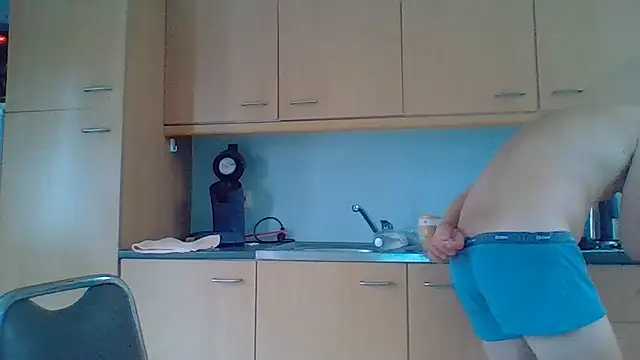 Snapshot of bertolini chatting on 07.18.26 bertolini online show from 07.18.26