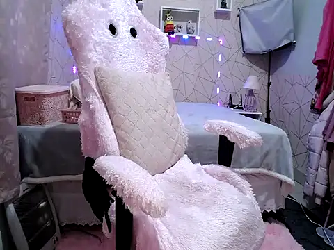 Irresistible24 online show from 10.17.25