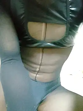 Snapshot of dmmsuzu95 chatting on 11.16.25 dmmsuzu95 online show from 11.16.25