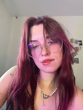 Snapshot of Evangeline_Lawrence_ chatting on 07.17.26 Evangeline Lawrence online show from 07.17.26