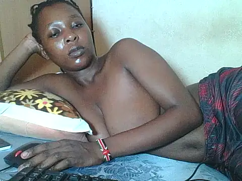 Snapshot of Sexyblackgold chatting on 04.11.26 Sexyblackgold online show from 04.11.26