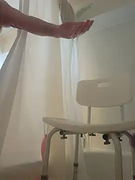 caressonnous online show from 11.03.25