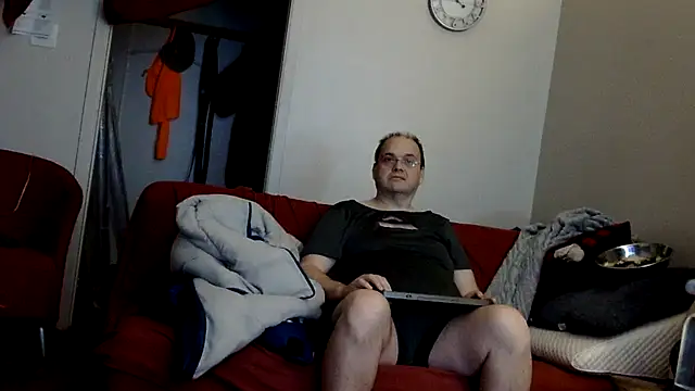 caressonnous online show from 11.18.25