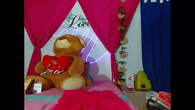 Snapshot of natashakissess chatting on 02.14.26 natashakissess online show from 02.14.26