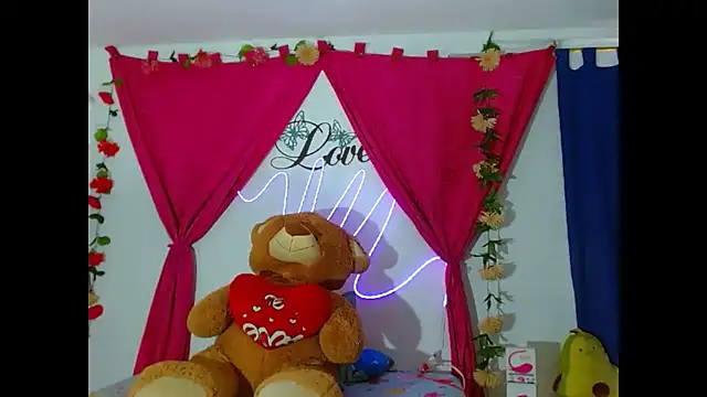 Snapshot of natashakissess chatting on 02.18.26 natashakissess online show from 02.18.26