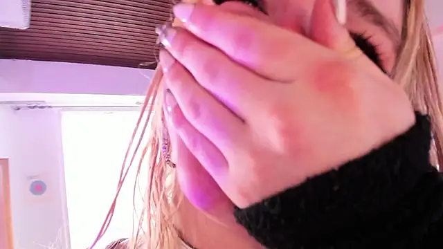 misschloe   online show from 12.07.24