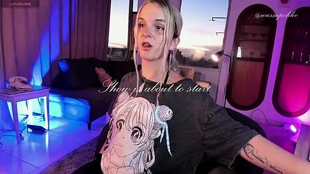 misschloe   online show from 01.27.25