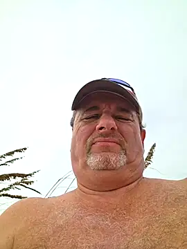 Snapshot of DarrinNudist chatting on 10.10.25 DarrinNudist online show from 10.10.25