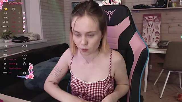 lucy mirror online show from 11.06.25