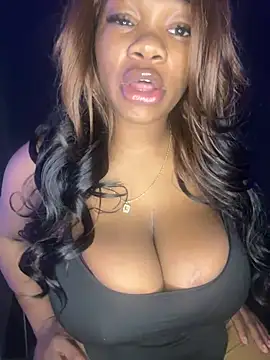 Snapshot of CharismaaBanx chatting on 03.07.25 CharismaaBanx online show from 03.07.25