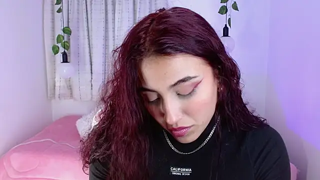 Snapshot of veronicaxx69 chatting on 12.17.24 veronicaxx69 online show from 12.17.24