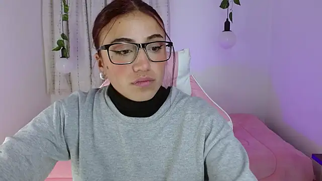 Snapshot of veronicaxx69 chatting on 12.24.24 veronicaxx69 online show from 12.24.24