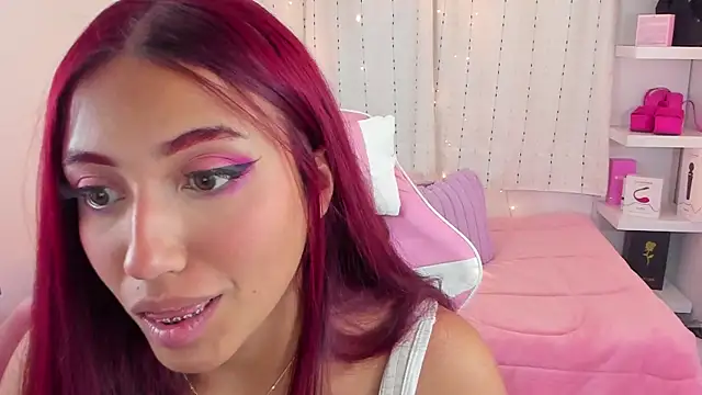 Snapshot of veronicaxx69 chatting on 09.24.25 veronicaxx69 online show from 09.24.25