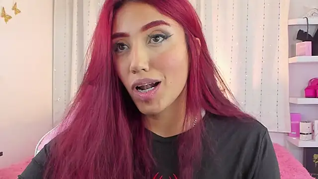 Snapshot of veronicaxx69 chatting on 11.25.25 veronicaxx69 online show from 11.25.25