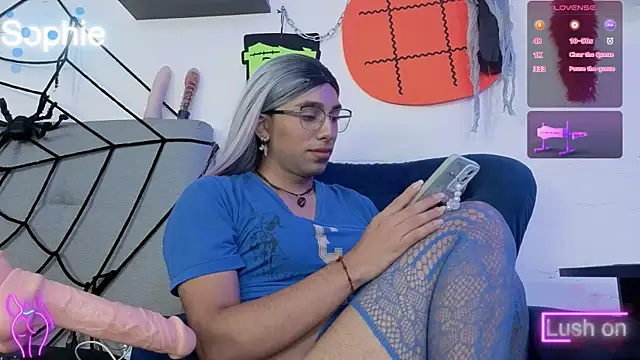 Snapshot of Sophiehuntress chatting on 10.25.25 Sophiehuntress online show from 10.25.25