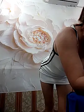 Snapshot of zizi_public chatting on 10.31.25 zizi public online show from 10.31.25