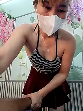 Snapshot of zizi_public chatting on 11.13.25 zizi public online show from 11.13.25