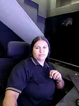 Mia oficial online show from 12.04.25