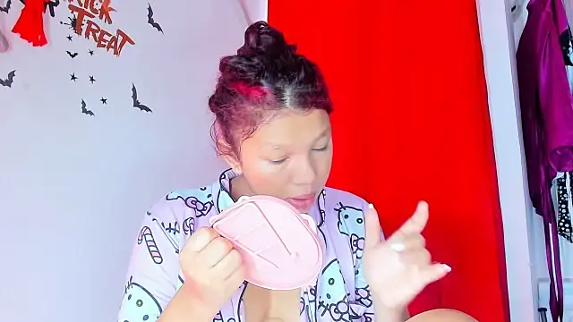 Emily Coper18 online show from 10.20.25