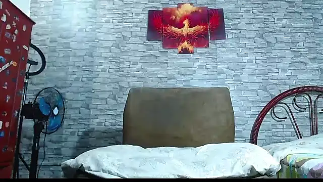 Snapshot of bulguehot chatting on 10.31.25 bulguehot online show from 10.31.25