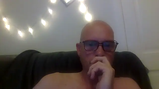 Snapshot of mrtickle0025 chatting on 05.29.26 mrtickle0025 online show from 05.29.26