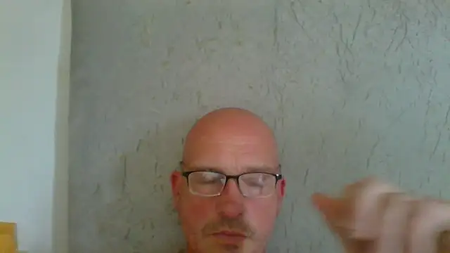 Snapshot of mrtickle0025 chatting on 06.09.26 mrtickle0025 online show from 06.09.26