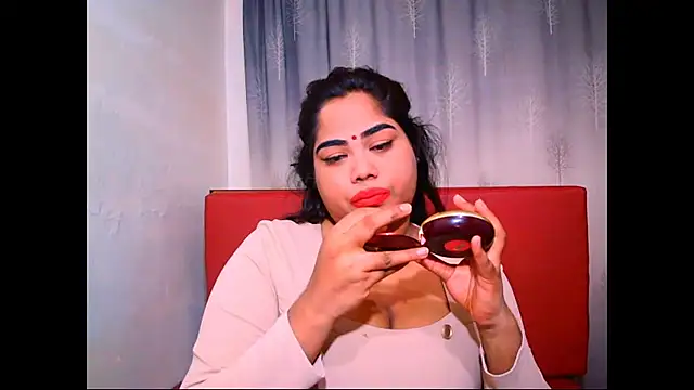 Snapshot of Indian_Lola00 chatting on 10.26.25 Indian Lola00 online show from 10.26.25