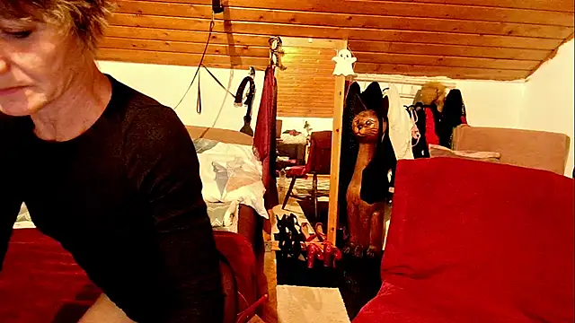 Snapshot of Hot_Colettte chatting on 11.16.25 Hot Colettte online show from 11.16.25