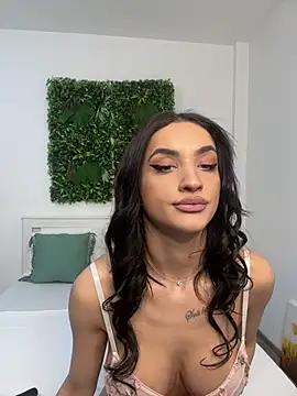 Snapshot of AylinRoss chatting on 01.10.25 AylinRoss online show from 01.10.25